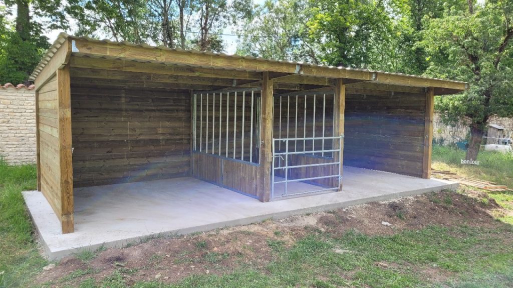 abri chevaux double + ratelier